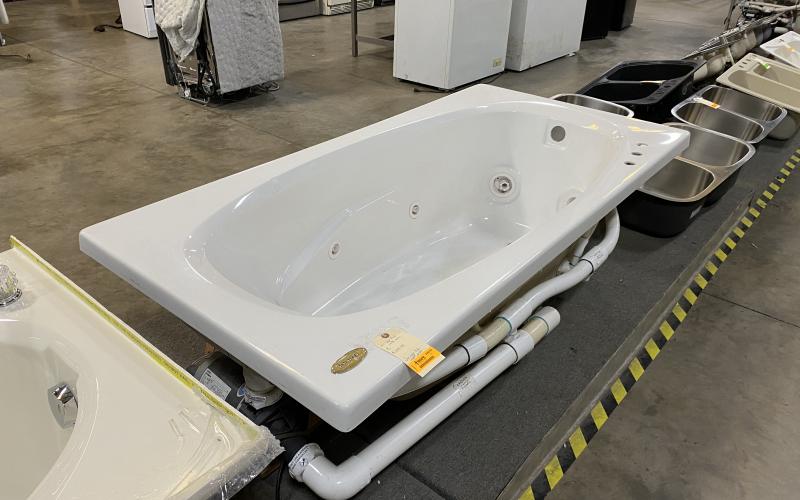 Jacuzzi Tub (motor works) 7467 Building Hope